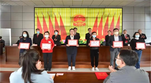 家事审判让家“和”万事兴.png