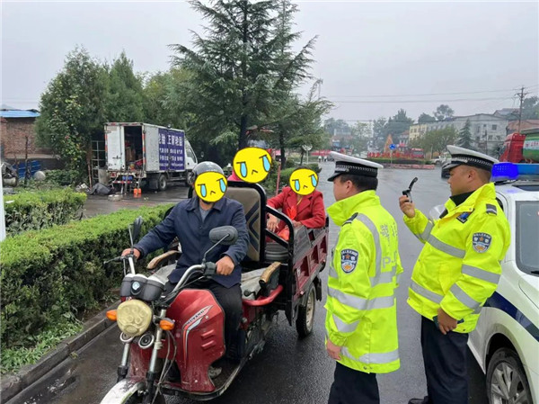 向人民报告13.jpg