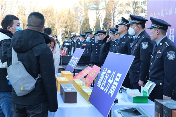 涉案赃物发还仪式9.jpg