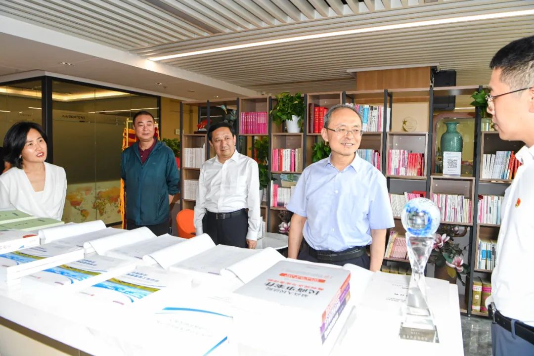 1725584492616060316.jpg 101.jpg