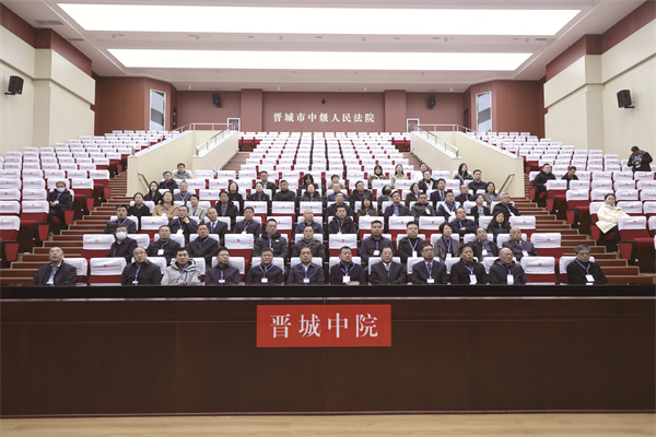 12 .612月6日上午，晋城市依法治市办联合晋城市中级人民法院组织70余家市直单位领导干部开展旁听庭审活动。副市长、市公安局局长苏春华参加活动。.jpg