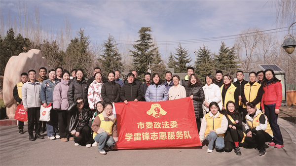 2024年3月8日，市委政法委妇委会及工会组织全体干部职工开展“庆三八 展风采”健步走暨学雷锋志愿服务活动。.jpg