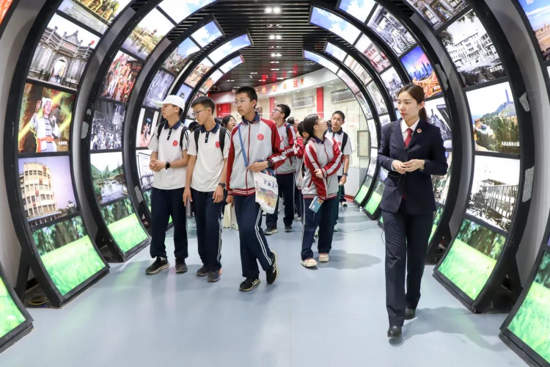 1745915452402056303.jpg 1745915452402056303.jpg