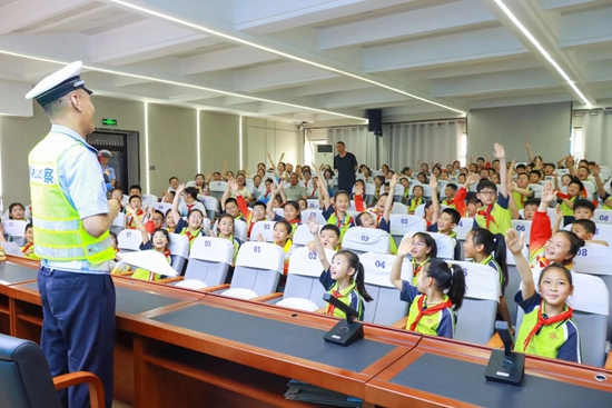 1778758958219028071.jpg 答题集卡!长治170余名小学生趣味学交规1.jpg