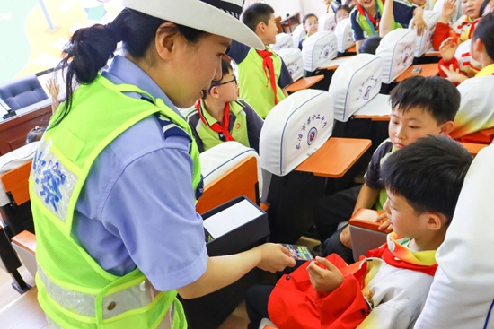 1778758980622097819.jpg 答题集卡!长治170余名小学生趣味学交规3.jpg