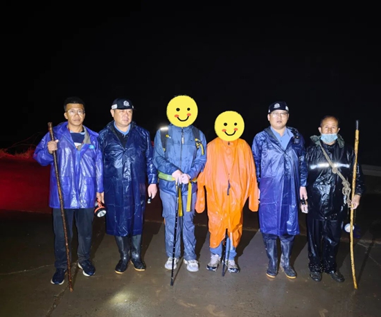 1779262259263001411.jpg 一场雨夜、深山、10小时的暖心逆行!00.jpg